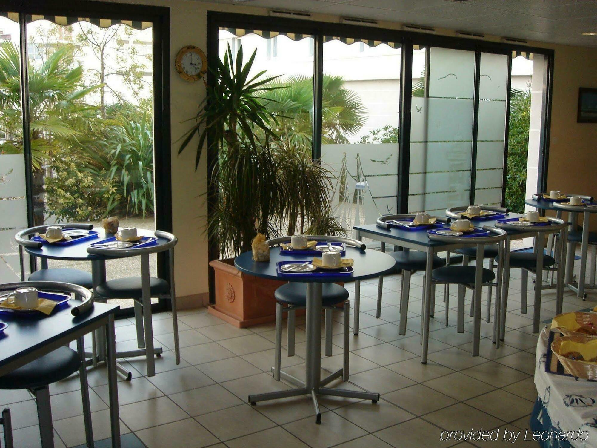 อัปปาร์ต ซิตี้ แซ็ง นาแซร์ ซองทร์ Aparthotel แซงต์-นาแซร์ ร้านอาหาร รูปภาพ